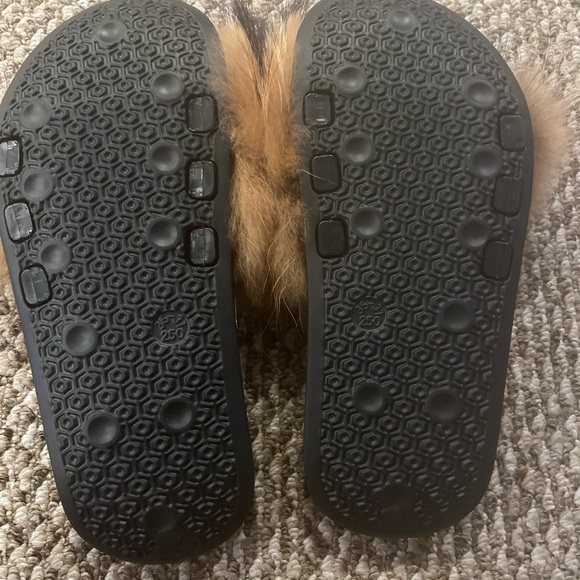 New beige, real fur slip on sandals size 36/37 size 7 - Picture 2 of 2